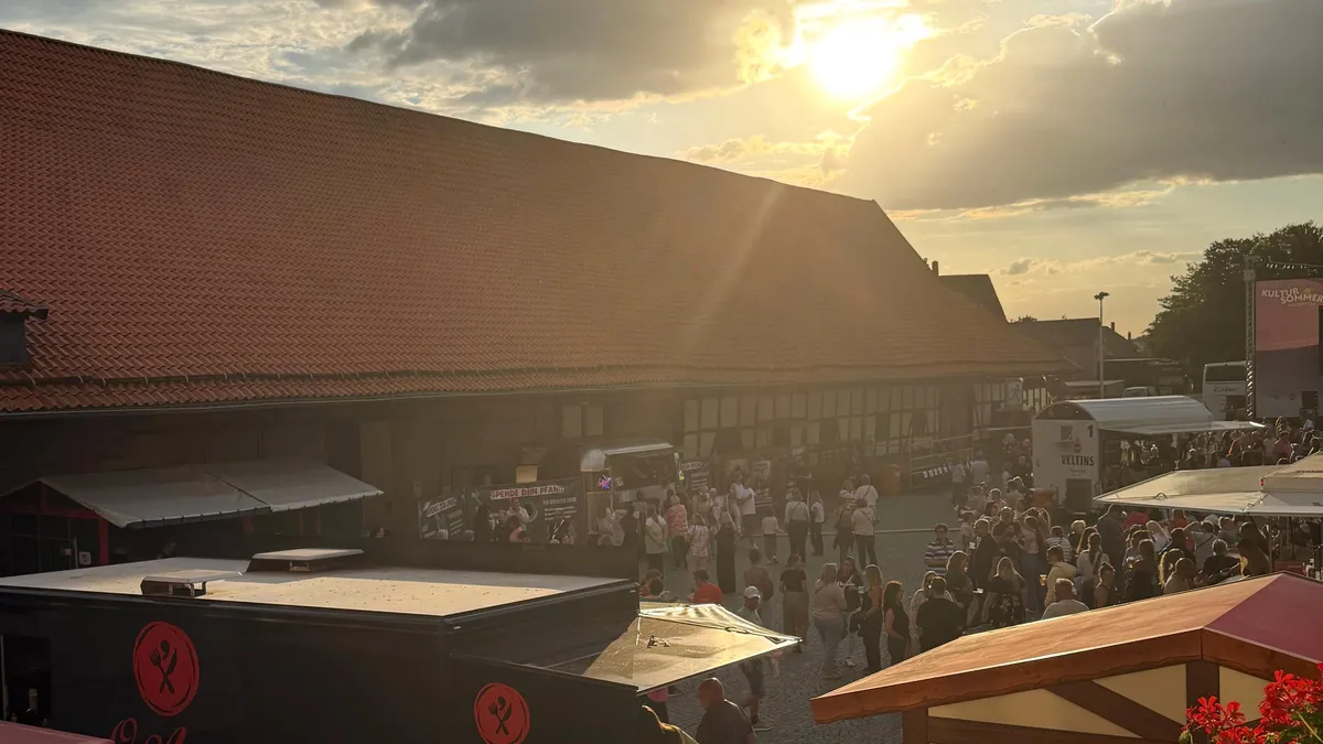 Kultursommer Salzgitter: Grillwagen im Schlosshof Salder